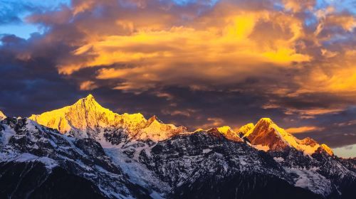 2-Day Shangri-la Private Tour: Napa Lake, Benzilanzhen, Jinsha River, Dongzhulin Temple, Flying Temple, Meili Snow Mountain