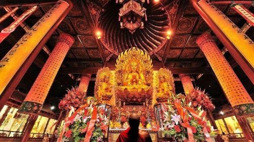 2-Hour Private Shanghai Longhua Temple Walking Tour