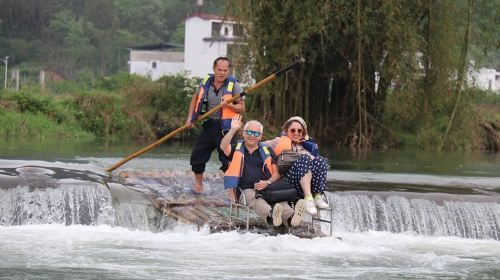 2-hours Yangshuo Yulong Bamboo Boat Tour with the Round-way Private Transfers