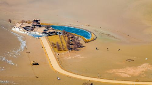ทัวร์เส้นทางสายไหม 3 วันในตุนหวง พร้อมที่พักโรงแรม 5 ดาว: ถ้ำโม่เกา, ภูเขาทรายร้องไห้และทะเลสาบพระจันทร์เสี้ยว, กำแพงเมืองฮั่น, ด่านอวี้เหมิน