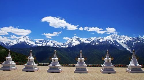 3-Day Shangri-la Private Tour: Mingyong Glacier, Jinsha River Big Turn, Benzilan Town