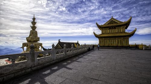 4 ดาว: ทัวร์ส่วนตัว 2 วันในเสฉวนไปยังพระพุทธรูปใหญ่เล่อซานและภูเขาเอ๋อเหม่ยโดยรถไฟหัวกระสุน