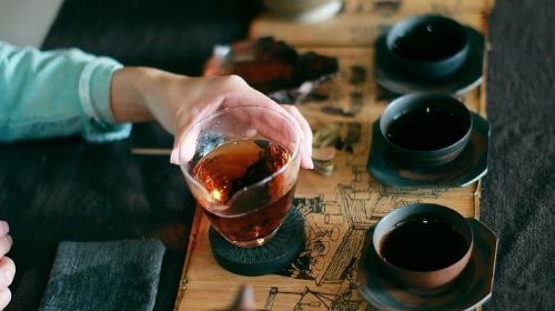 4-Hour Tea-tasting and Cha Guo Zi (茶果子）Experience Tour