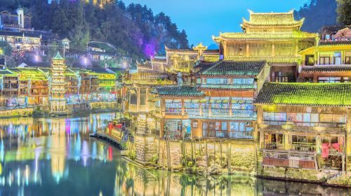 ทัวร์ส่วนตัวจางเจียเจี้ยและเมืองโบราณเฟิงหวง 5 วัน พร้อมโรงแรมระดับ 5 ดาว