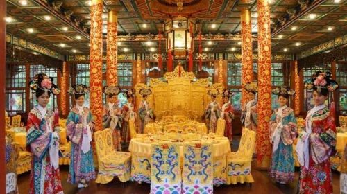 ประสบการณ์การรับประทานอาหารปักกิ่งแบบอิมพีเรียลที่ร้านอาหาร Bai Jia Da Yuan พร้อมทัวร์บาร์ Houhai Lake
