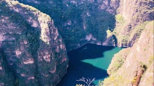 Beijing Long Qing Gorge and Ming Tomb All Inclusive Day Tour