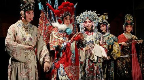 Beijing Opera Night Tour with Private Transfer and Optional Seats