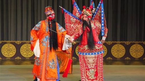 Chengdu Private Day Tour to Panda Breeding Center, Kuanzai Alley and People’s Park optional Hotpot and Sichuan Opera