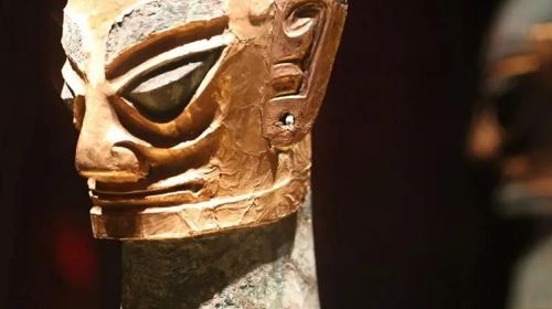 Chengdu Private Day Tour: Panda Breeding Center Tour, Sanxingdui Museum or Jinsha Site Museum