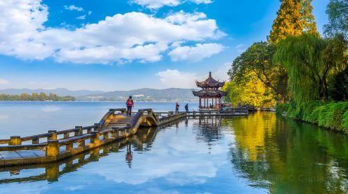 ทัวร์ส่วนตัวหนึ่งวันในเมืองหางโจวไปยังทะเลสาบตะวันตก สวนกัว สวนชา และถนนเหอฟาง