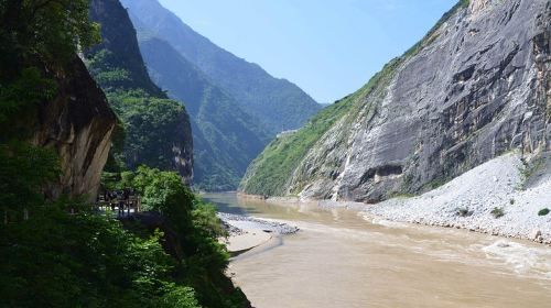 Lijiang Sanyi airport (LJG) Pick up and Tiger Teaping Gorge Private Tour