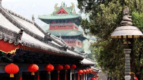 ทัวร์ส่วนตัวที่วัดเส้าหลินและภูเขาซ่งพร้อมตัวเลือกหมู่บ้านซานหวงในลั่วหยาง