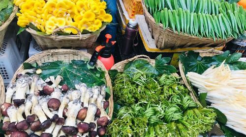 Morning Market Tour - Eat like a local