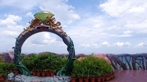ทัวร์ส่วนตัวหนึ่งวันของอุทยานป่าฝนเขตร้อน Yanoda และอุทยานวัฒนธรรมชนกลุ่มน้อย Li