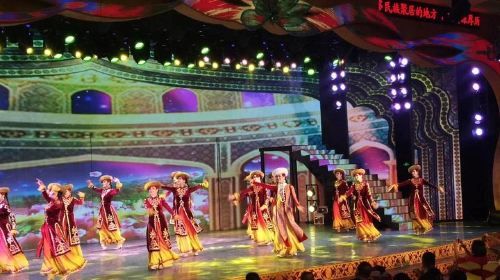 Private Afernoon Tour to Erdaoqiao Bazaar and Show with Dinner in Urumqi