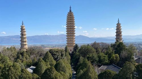 Private Dali Day Tour: Cangshan Mountain, Chongsheng Three Pagodas, Dali Town, Erhai Lake