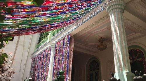 Private Day Tour to Kashgar from Urumqi by Round-way Flight