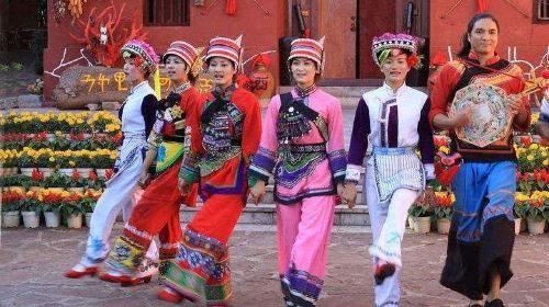 Private day tour to Kunming national village and west hill with Lunch