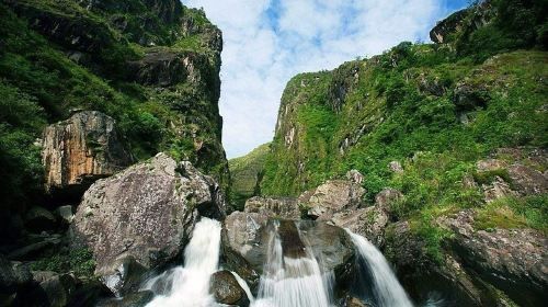 Private hiking and trekking tour to Cangshan Mountain from Dali
