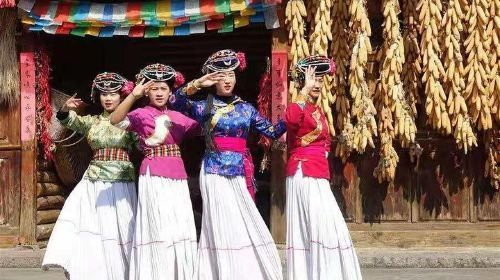 Private Kunming day tour to National village and Dianchi lake with Lunch
