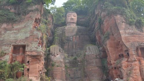 ทัวร์ส่วนตัว 1 วัน เยี่ยมชมพระพุทธรูปเล่อซานยักษ์ และเมืองโบราณฮวงหลงซี 8 ชั่วโมง พร้อมอาหารกลางวัน