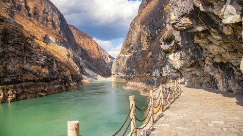 Private Lijiang Day Tour: Black Dragon Pool, Tiger Leaping Gorge