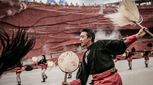 Private Lijiang Tour to Baisha Village and Jade Dragon Snow Mountain with Show