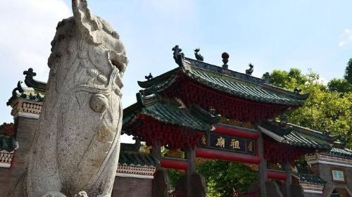 Private Tour of Foshan: The Ancestral Temple and Other Options from Guangzhou