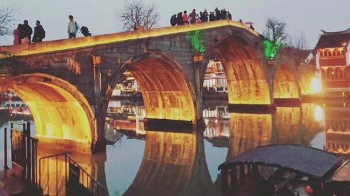 ทัวร์ส่วนตัว เมืองโบราณจูเจียเจียว ซินเทียนตี้ หอคอยเซี่ยงไฮ้ และถนนโบราณหยูหยวน