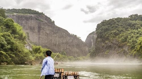 ทัวร์เที่ยวชมอุทยานภูเขาอู๋อี 1 วัน