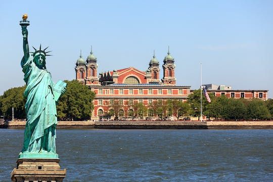 VIP Access: Ellis Island, Statue Liberty and Battery Park Walking Tour