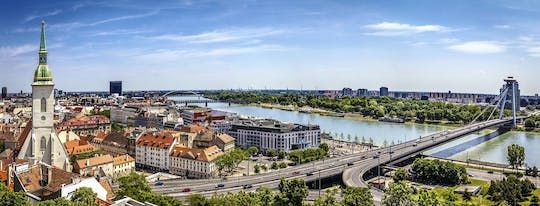 Private tour of Bratislava with transport from Vienna
