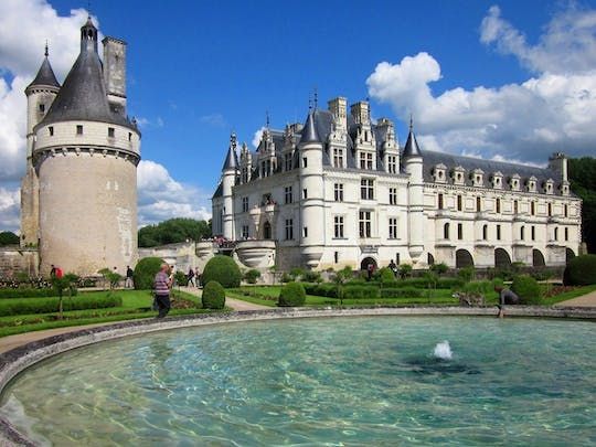 Full-day tour of Chenonceau, Amboise & Clos Lucé with wine-tasting from Tours