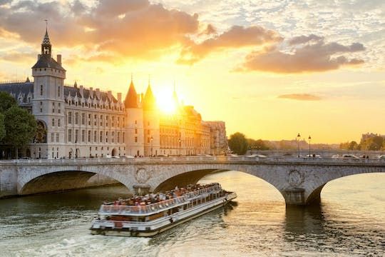 ตั๋วเข้าชมทัวร์บัส Hop-on hop-off, คอนเซียร์จรี และทัวร์ล่องเรือ