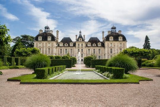 Loire Valley bike tour with visit of Chateau de Cheverny