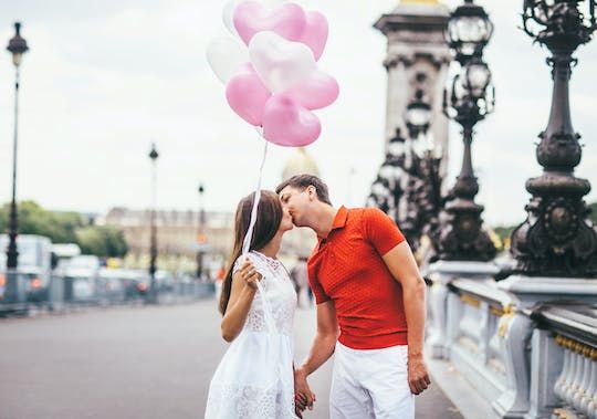 Marriage proposal in Paris