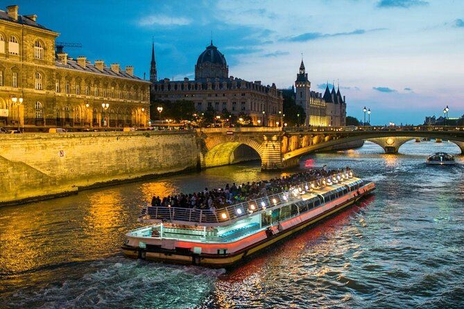 กิจกรรมล่องเรือชมเมืองบนแม่น้ำแซน