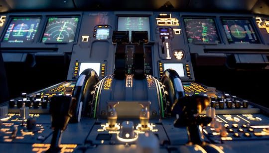 30-minute flight in Airbus A320 flight simulator in Berlin