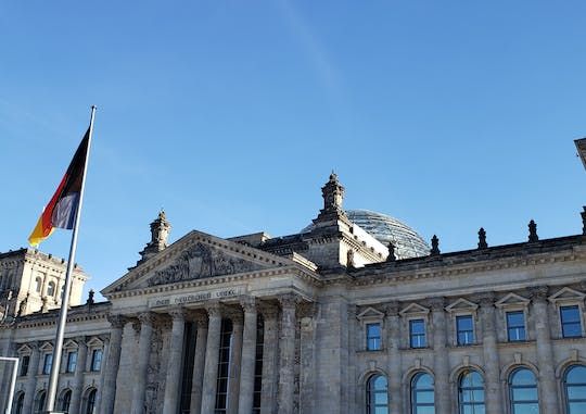 City game with guide in Berlin's government district