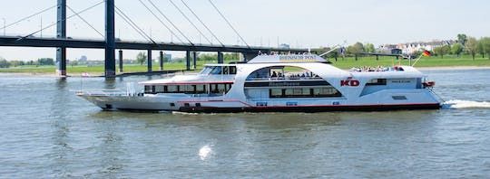 ล่องเรือแม่น้ำพาโนรามาในเมืองดุสเซลดอร์ฟพร้อมเครื่องบรรยายเสียง