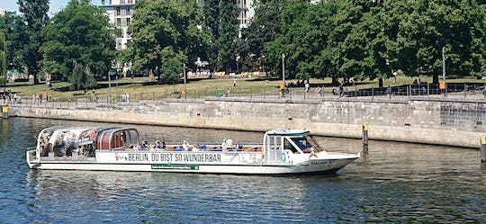 Spree boat trip through the center of Berlin