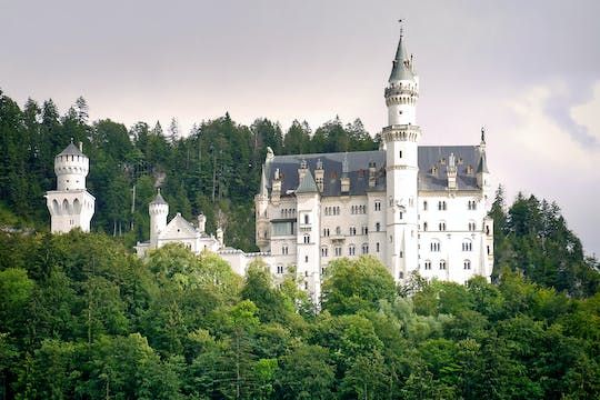VIP tour to Linderhof Palace and Neuschwanstein Castle from Munich