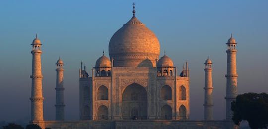 Morning visit to Taj Mahal