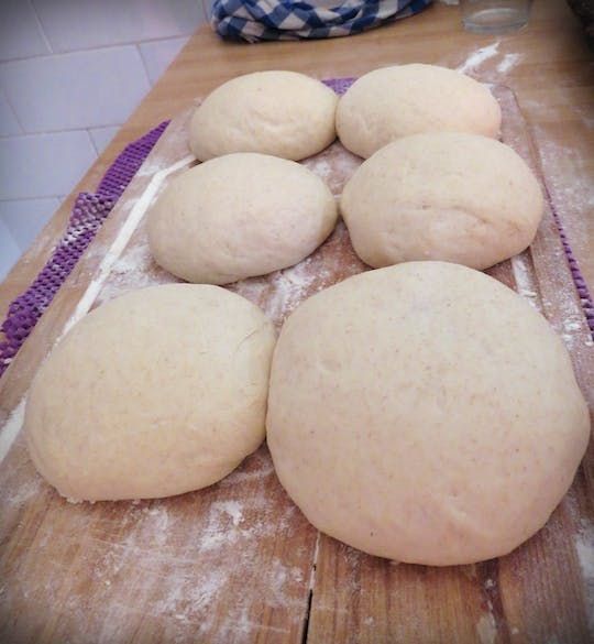 Authentic Roman pizza making class and dinner