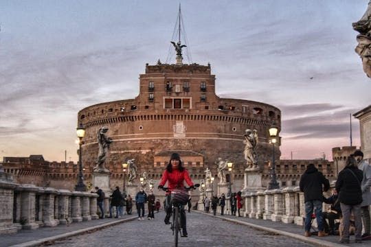 ทัวร์จักรยานไฟฟ้าพร้อมตั๋ว Castel Sant'Angelo และอุปกรณ์บรรยายเสียง