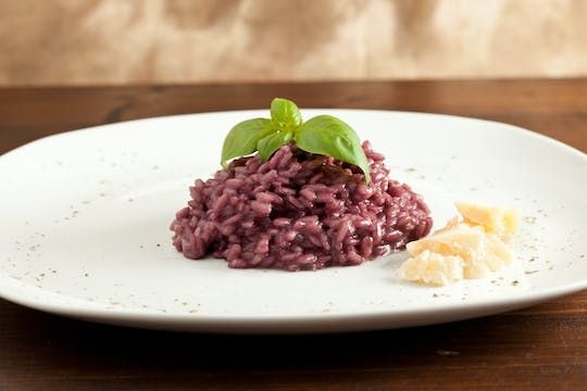 Market tour and dining experience at a Cesarina's home in Verona