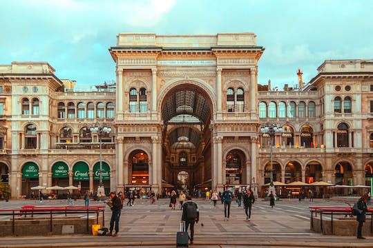 Self-guided highlights discovery walk in historic center of Milan