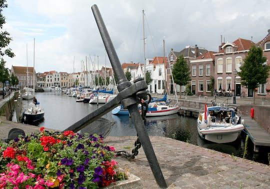Self guided tour with interactive city game of Goes