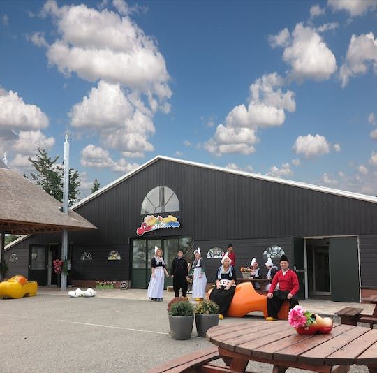 Simonehoeve cheese and clogs tour with mini Dutch pancakes