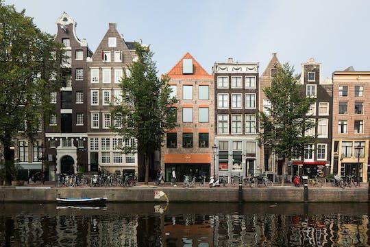 Virtual tour of De Wallen from home